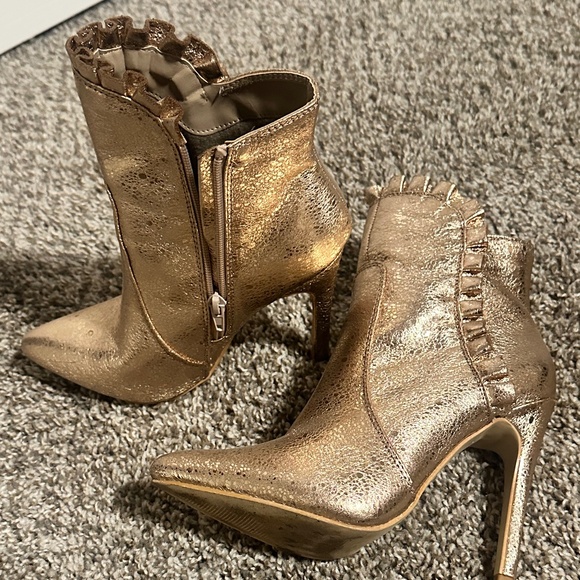 Heels - Picture 1 of 3